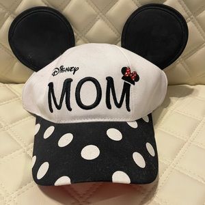 Disney “Mom “ Mickey hat NWT